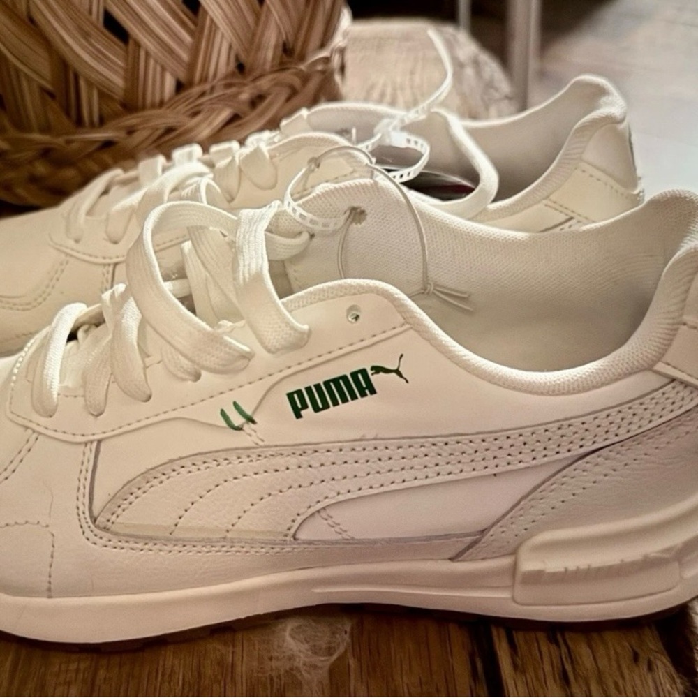 PUMA Women's Classic Leather Sneakers White/Green/Gum Sole 401102-04 size 8